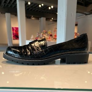 DV by Dolce Vita women’s croc-embossed studded faux leather loafers. WMNsSize 11